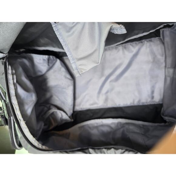 UNDER ARMOUR Storm Gray Duffle Gym Athletic Baseball Basketball Bag 20" - Picture 10 of 14